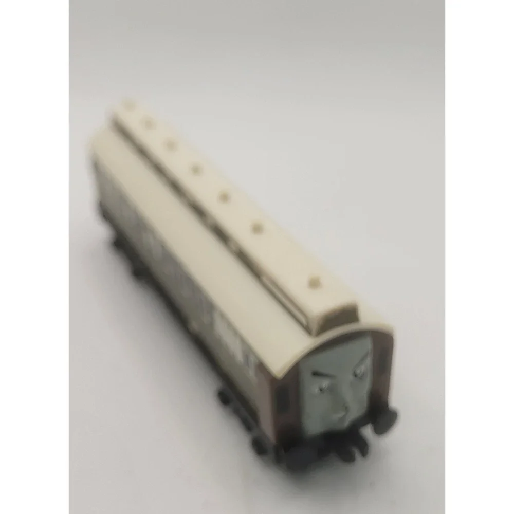 Ertl Thomas & Friends Henrietta Die-cast Metal Passenger Coach Train Car 2002